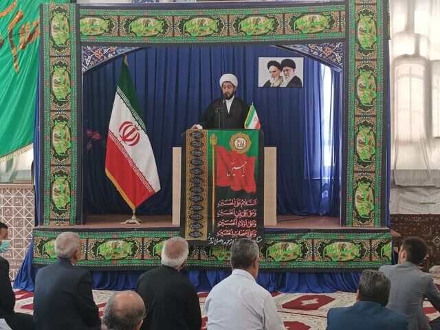 خطیب جمعه اصلاندوز: تعلل آمریکا در مذاکره با ایران نشان از درماندگی غرب است