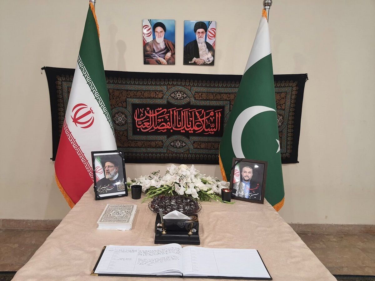 نخست وزیر پاکستان دفتر یادبود شهید رئیسی را امضا کرد + فیلم