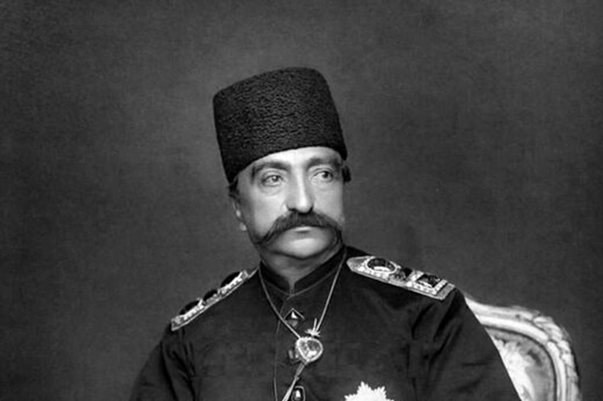 عکسی دسته جمعی زنها، غلامان و خواجه ها مربوط اندرونی ناصرالدین شاه