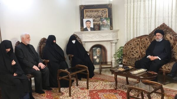 دیدار رئیس جمهور با خانواده شهید صیاد خدایی