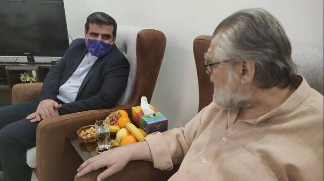 وزیر ارشاد به عیادت نادر طالب زاده رفت