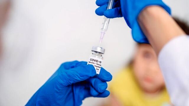 این افراد تزریق دوز دوم واکسن را به تاخیر بیندازند