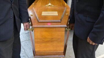 ماجرای عجیب زنی که در تشییع جنازه‌اش زنده شد