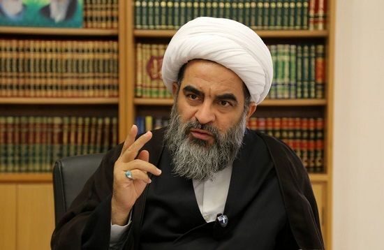 انتقاد روحانی معروف از صداوسیما/ حجاب را به صورت شعاری در قالب سرود پخش می کند
