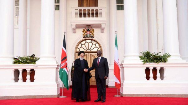شلیک 21 گلوله توپ به افتخار رئیسی در کنیا