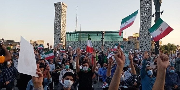 برگزاری جشن پیروزی هواداران آیت الله رئیسی در میدان امام حسین(ع)+عکس