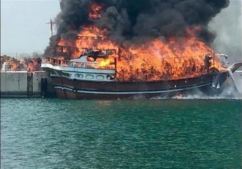 سه فروند لنج صیادی در کنارک در آتش سوخت