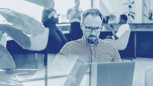 چگونه  به کارمندم  بگویم حجم کارش را کم کند؟ 