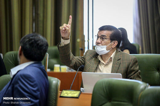انتقاد تند یک عضو شورای شهر از شهردار تهران 