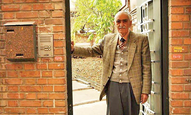 نمایش مستندی درباره ایرج افشار
