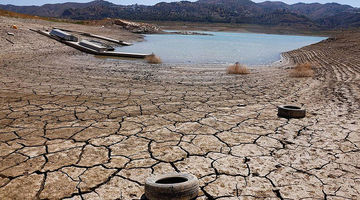 تعلیق در حکمرانی آب