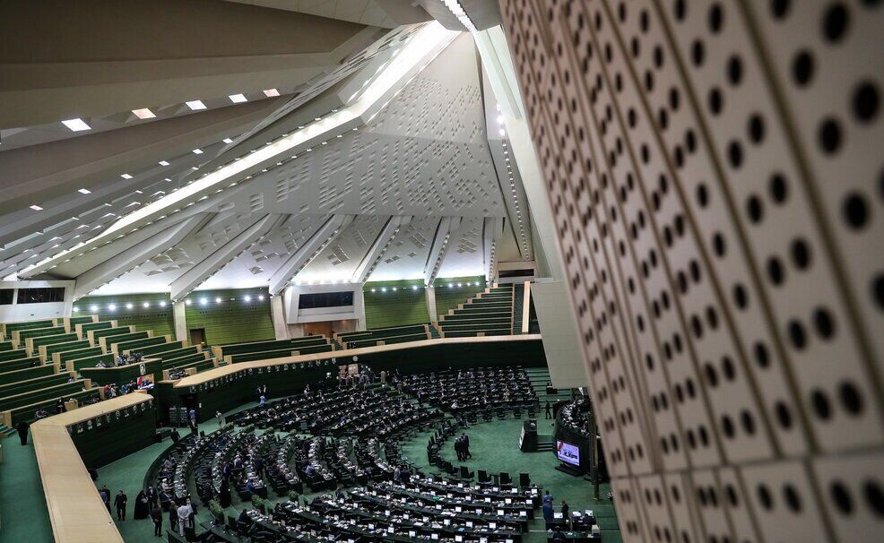اقدامات دردسرساز مجلس برای دولت