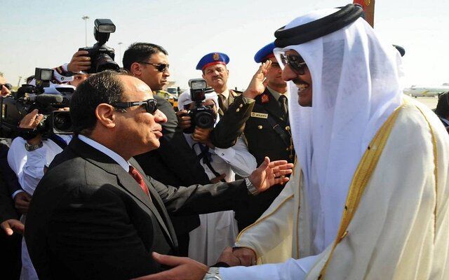 دیدار امیر قطر و سیسی در حاشیه اجلاس بغداد