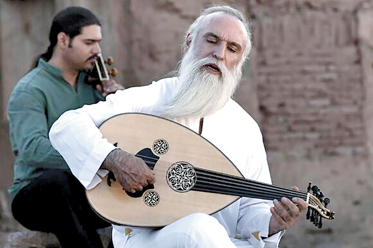 داود آزاد در تهران روی صحنه می‌رود