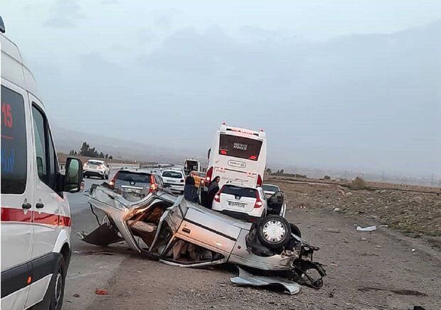 تصادف زنجیره‌ای در زنجان با ۲۸ مصدوم 