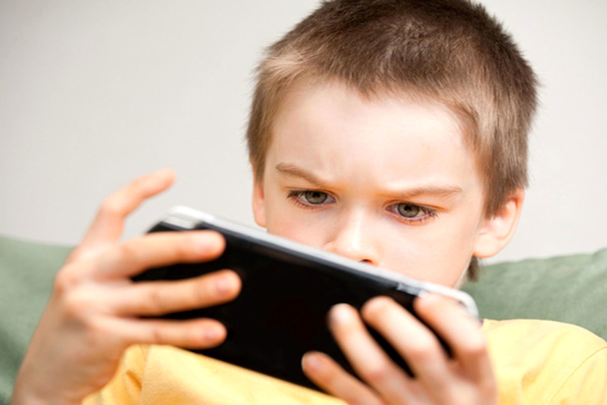 اقدام انگلیس برای استفاده از موبایل در مدارس 