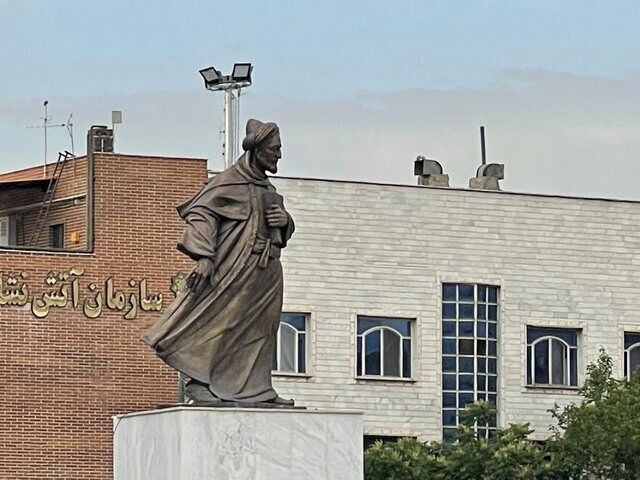 رونمایی از بزرگترین مجسمه برنزی تهران  + عکس