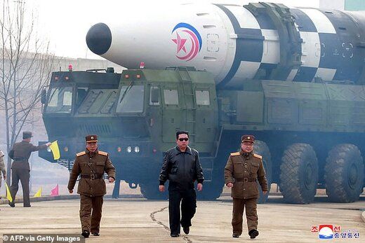 رونمایی رهبر کره شمالی از هیولای موشکی خود+تصاویر