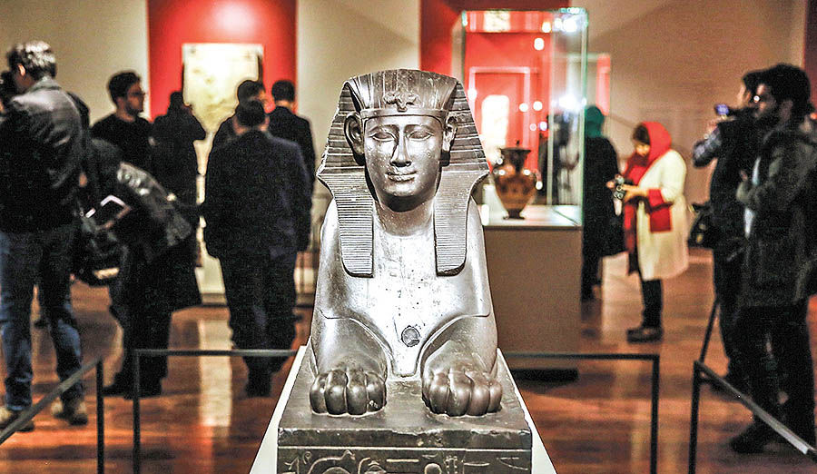 چرا بازدیدکنندگان «لوور تهران» از موزه بیرون رانده شدند؟