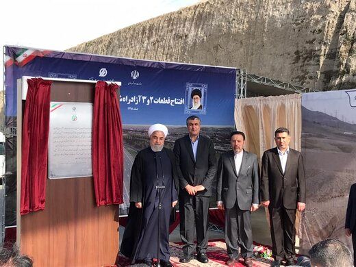 روحانی: با کمک مردم و همت پزشکان از روزهای سخت عبور می‌کنیم/ آزادراه تهران-شمال، صنعت جاده سازی ایران را به نمایش گذاشت