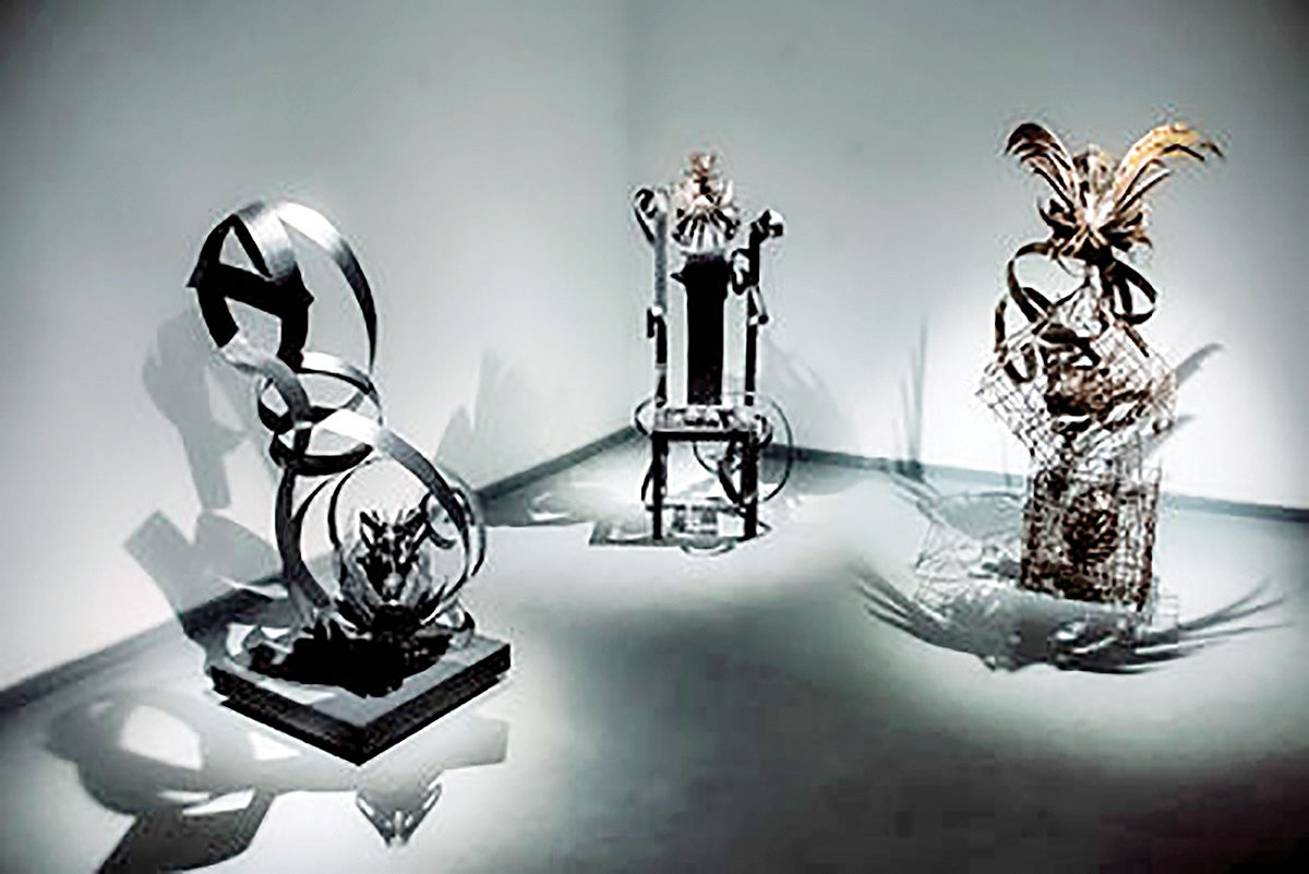 ماجرای مجسمه‌های فلزی فلسفی در یک گالری