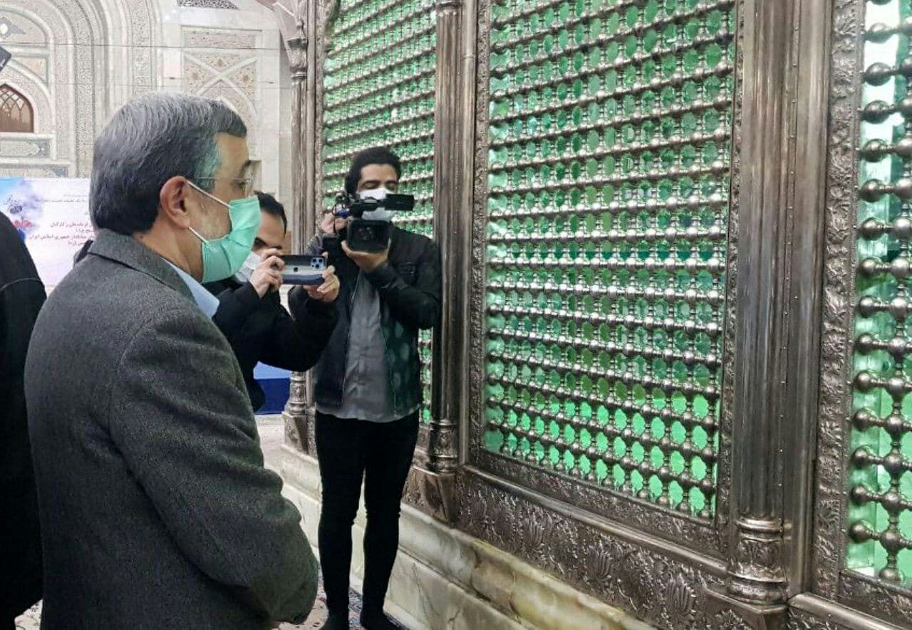 حضور احمدی نژاد در حرم امام (ره)/ سید حسن خمینی به استقبال او نرفت +  عکس