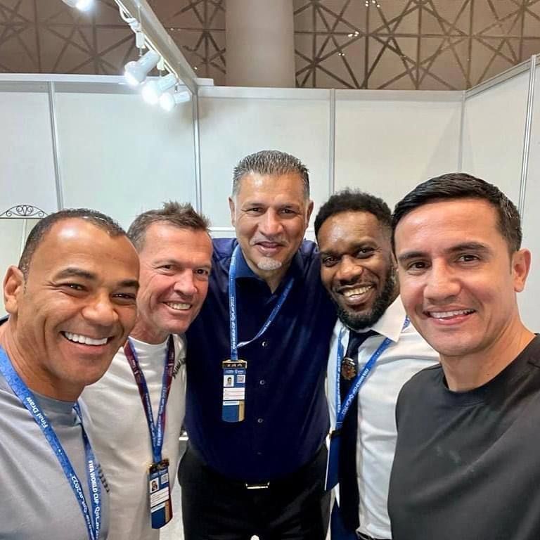 علی دایی در کنار ستارگان پیشین فوتبال دنیا پیش از آغاز قرعه‌کشی جام جهانی+عکس
