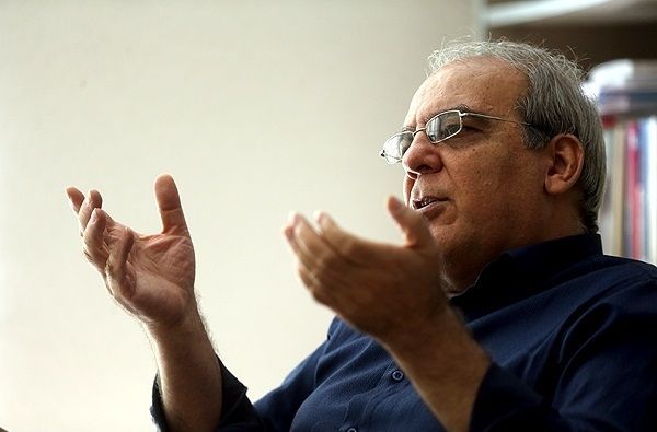 عباس عبدی: اجبار به نوشتن عفونامه مشکلی را حل نمی کند /باید به سمت پایداری سیاسی حرکت کنیم