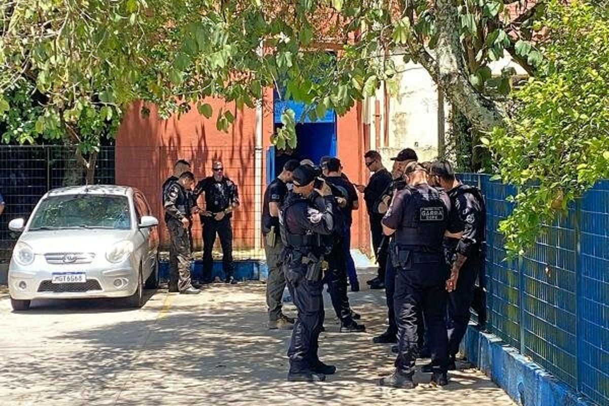 وزیر دفاع سابق این کشور بازداشت شد
