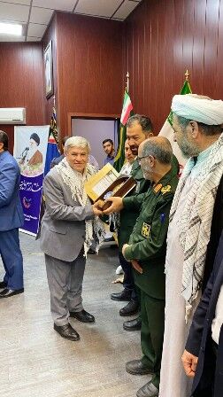 نشان اقتصادی در دستان مدیرعامل کلرپارس