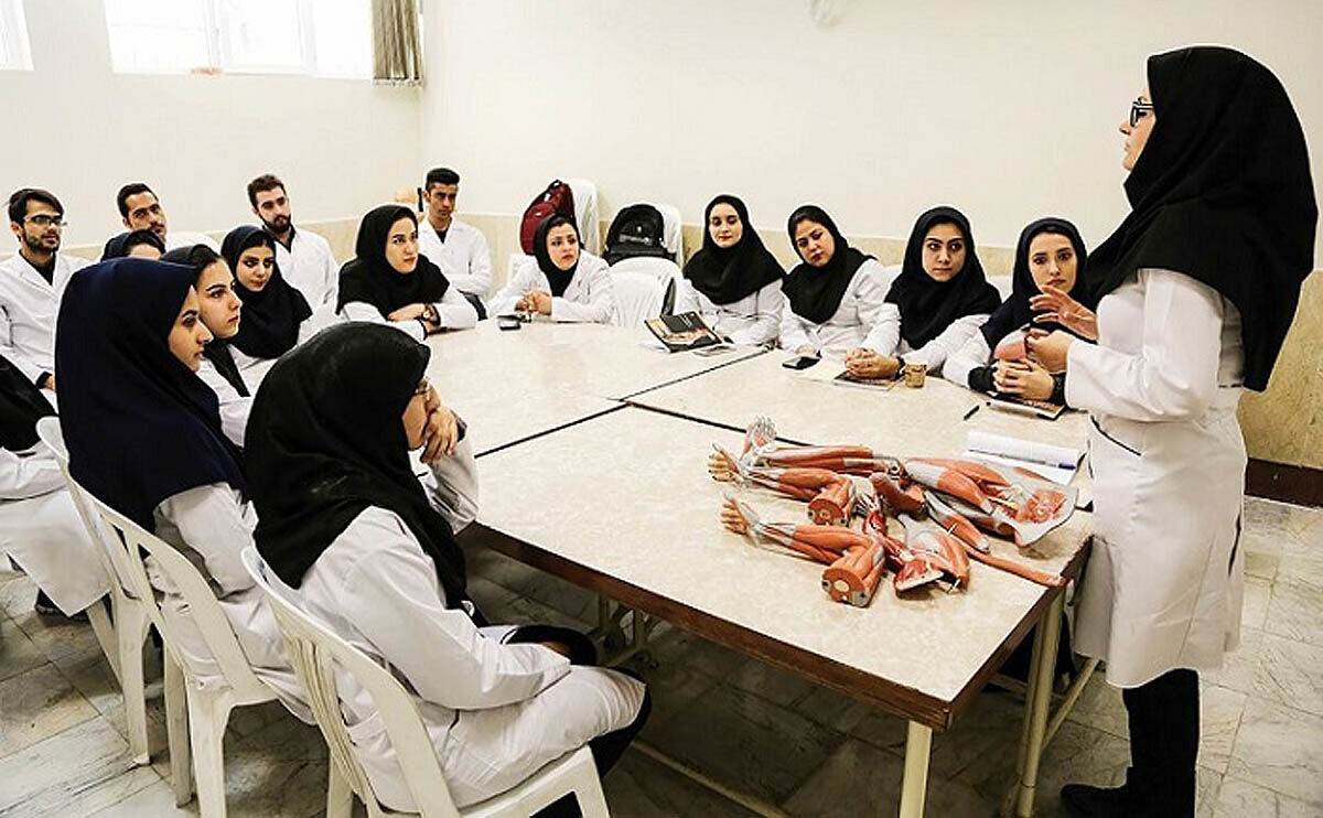 دوگانگی در سیاستگذاری آموزشی وزارت بهداشت