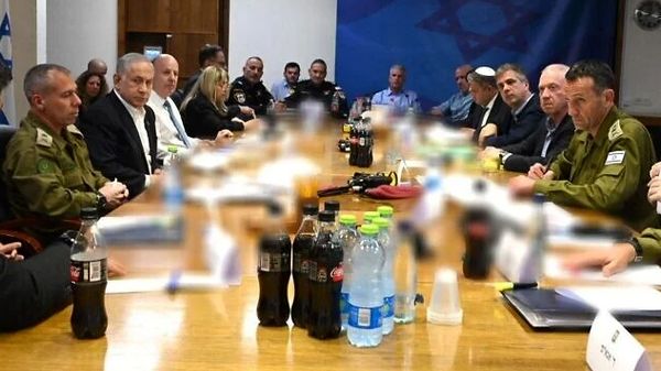 هراس در اسرائیل؛ تشدید اقدامات امنیتی در کابینه رژیم صهیونیستی/ دوربین‌های تلفن همراه غیرفعال شد!