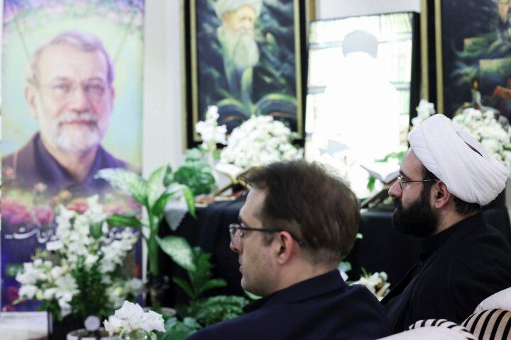 دیدار رئیس سازمان صداوسیما با خانواده شهید لاریجانی