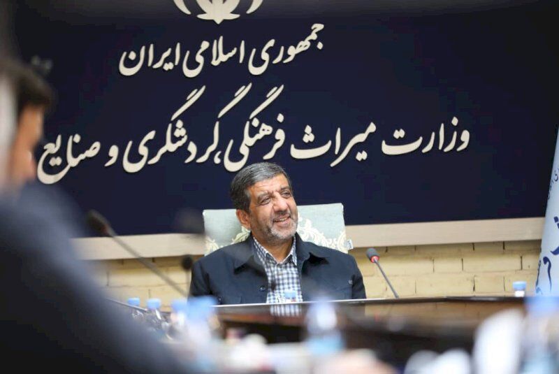 ضرغامی: پرچم ایران متعلق به همه ایرانیان است