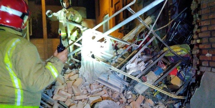 انفجار یک ساختمان دو طبقه در تهران/ 6 مصدوم از زیر آوار خارج شدند