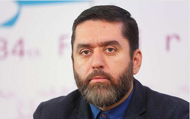 حمله تند مشاور قالیباف به دبیر ستاد امر به معروف: لعنت بر دهانی که بی موقع باز شود