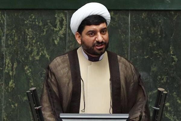 حمله یک نماینده به وزیر صمت: صندلی وزارت انقدر ارزش ندارد که تهمت وارد کنید