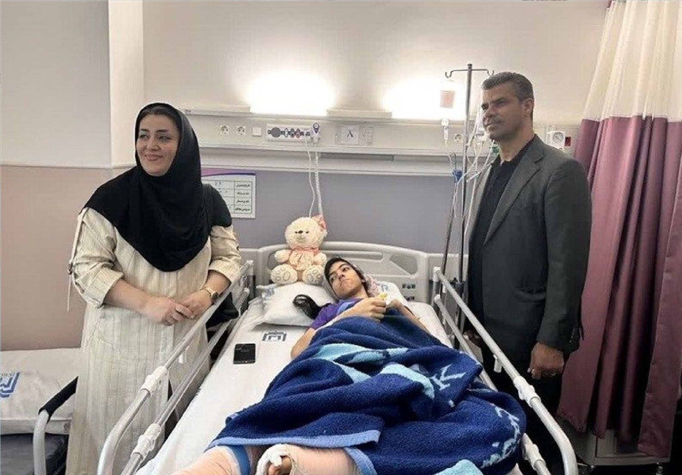 عیادت ساعی از دختر تکواندوکاری که در حملات اسرائیل مجروح شد