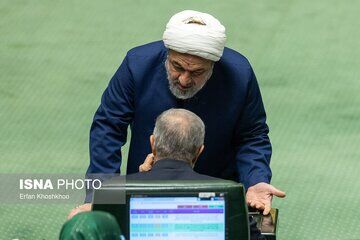 واکنش رسانه اصولگرا به حکم 10 ماه زندان برای حمید رسایی/ او مظلوم‌نمایی سیاسی می کند