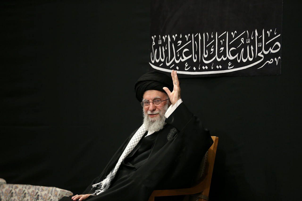 لحظه ورود رهبر انقلاب به حسینه امام خمینی (ره) از زبان فضائلی / امواج این انفجار تلآویو و کاخسفید را درخواهدنوردید