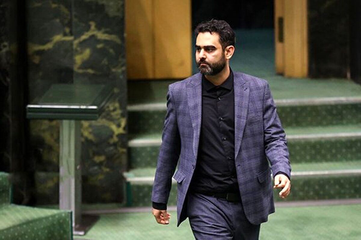 انتقاد شدید روزنامه نزدیک به قالیباف از ثابتی: می خواهید از رهبری، یک شخصیت دست بسته و فاقد هرگونه ایده بسازید؟