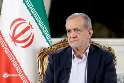 نشان روی کُت پزشکیان هنگام خواندن پیام نوروزی چه بود؟+ عکس