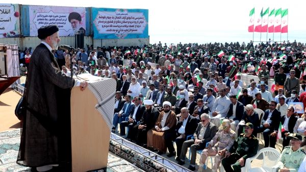 رئیسی: ملت ایران از همه توطئه‌های دشمن سربلند بیرون آمد/ به دنیا اعلام می‌کنیم بر آرمان‌های انقلاب تاکید داریم