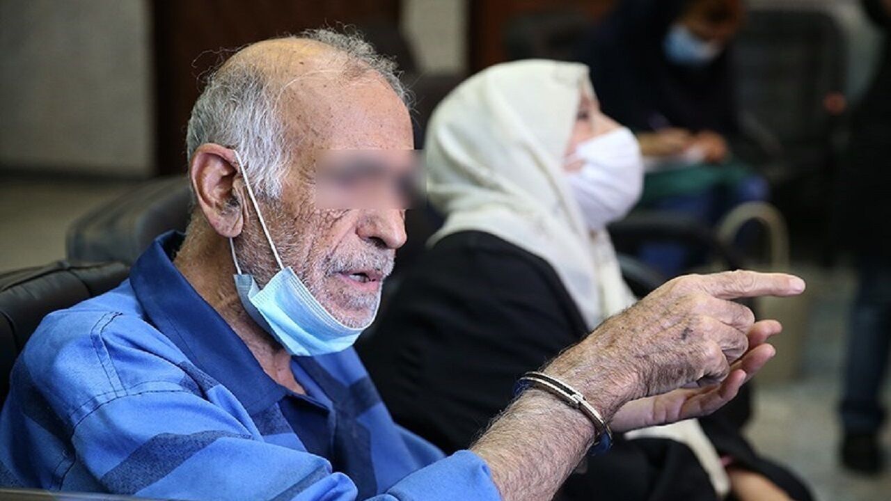 وقاحت پدر بابک خرمدین: آزادم کنید!