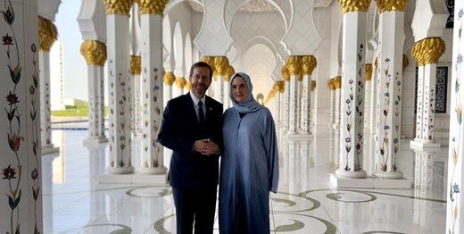 رئیس رژیم صهیونیستی به مسجد شیخ زاید رفت/ عکس