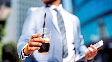 استخدام نشدن به جرم حمل قهوه سرد؟