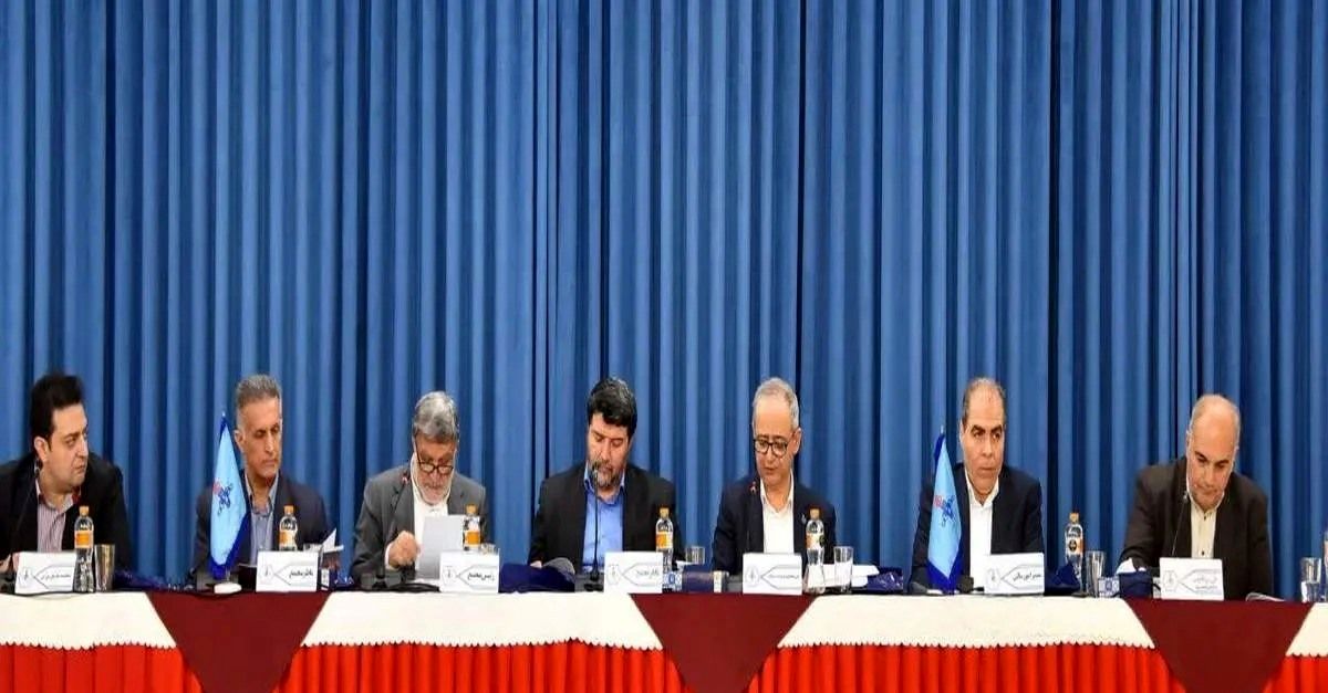 تقسیم سود بین سهامداران شرکت پالایش نفت لاوان