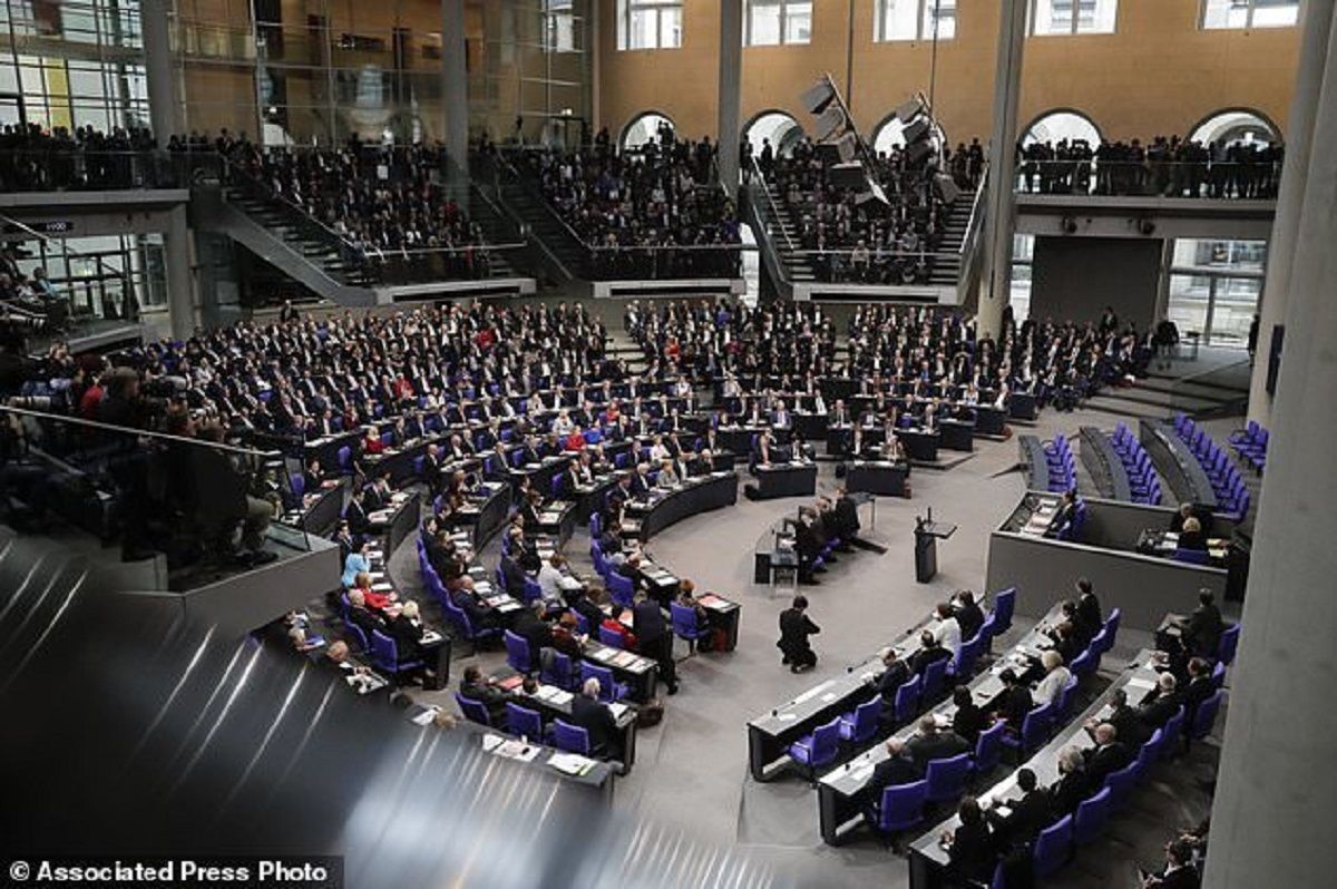 رای پارلمان آلمان به پیش‌نویس قطعنامه ارسال تسلیحات دوربرد به اوکراین
