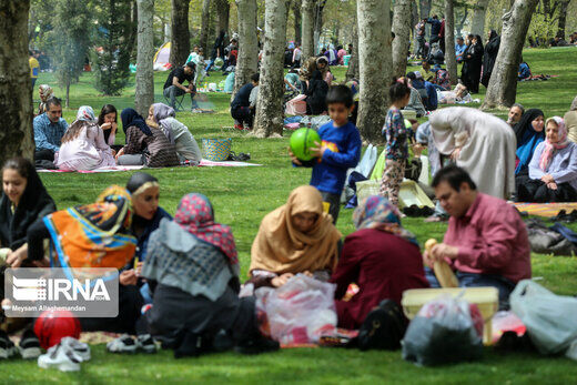 عکس‌هایی جالب از سیزده بدر سال ۱۴۰۱ در تهران