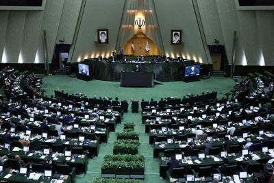 موافق وزیر پیشنهادی اقتصاد: همتی ذخیره ارزی کشور را حفظ کرد/ تماس می‌گیرند می‌گویند به او رای ندهید